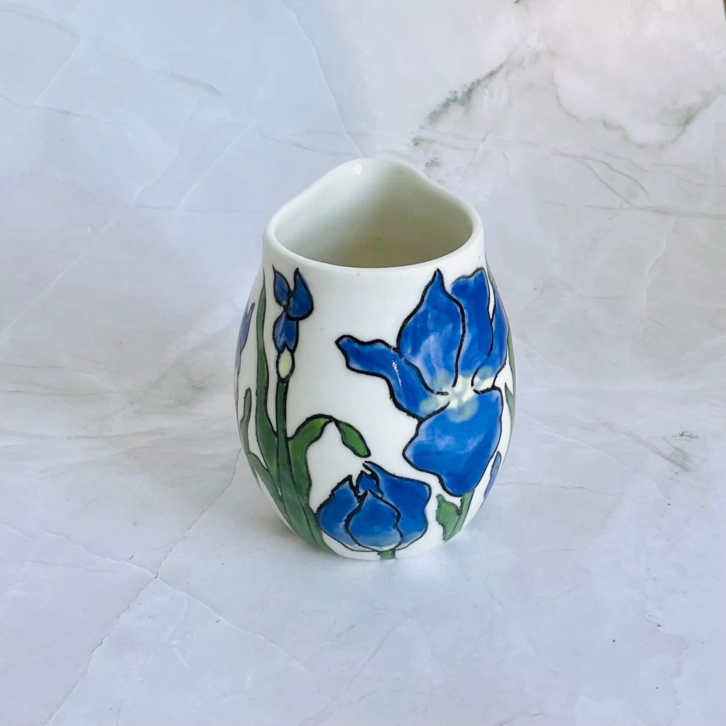 #45: Small pourer - Iris design
