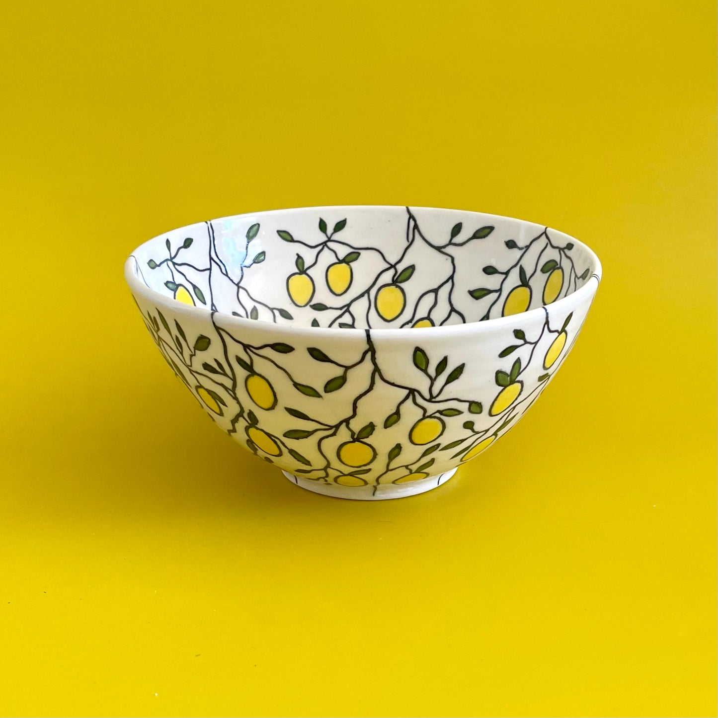 Medium porcelain bowl with lemons