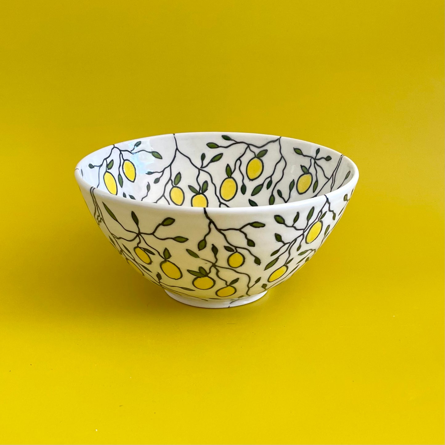 Medium porcelain bowl with lemons