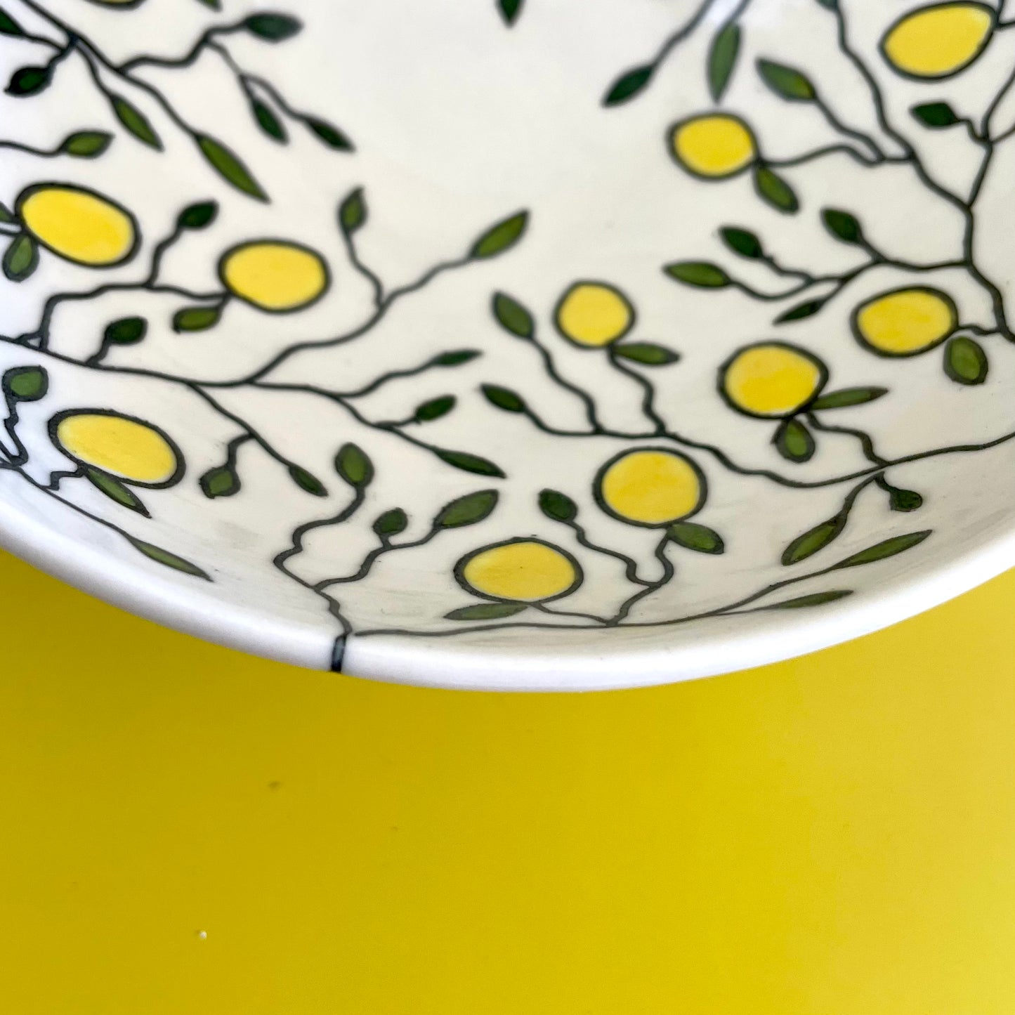 Medium porcelain bowl with lemons